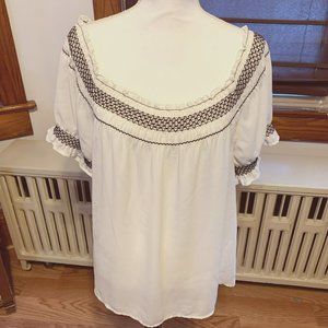 Express Scoopneck/Off the Shoulder Flowy White Top Size Large